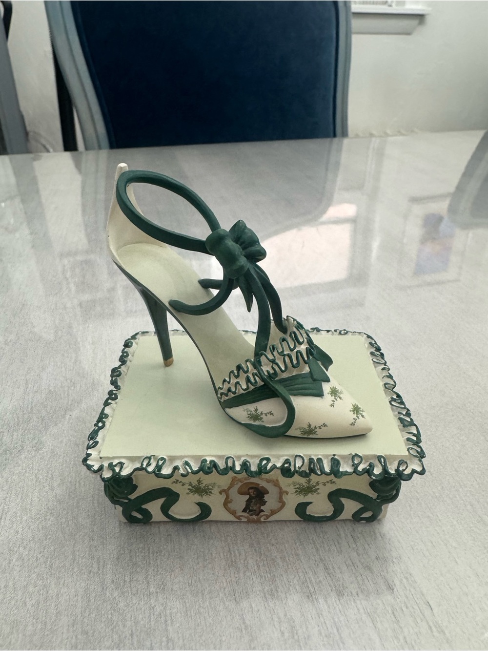 The Hamilton Collection Gone with the Wind In Step with Scarlett Shoe Figurine